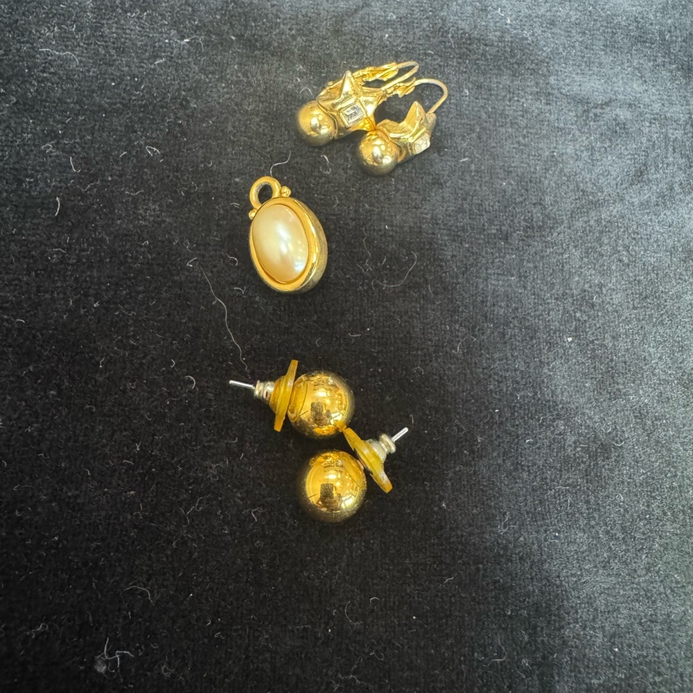 Elegant Goldtone and Pearl Jewelry Set